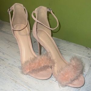 NWOT Wild Diva Lounge Blush Pink Faux Suede Fluffy Feather Ankle Strap Heels
